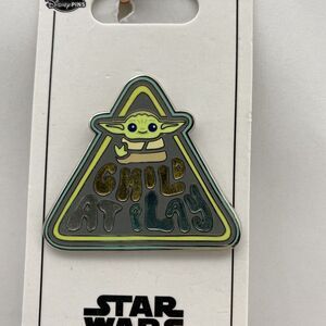 Disney Pin Star Wars Baby Yoda The Mandalorian Grogu Child at Play Trading Parks